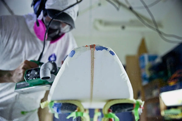 THE SOUL OF SURFING: HAND-SHAPED BOARDS IN A FACTORY-BUILT WORLD